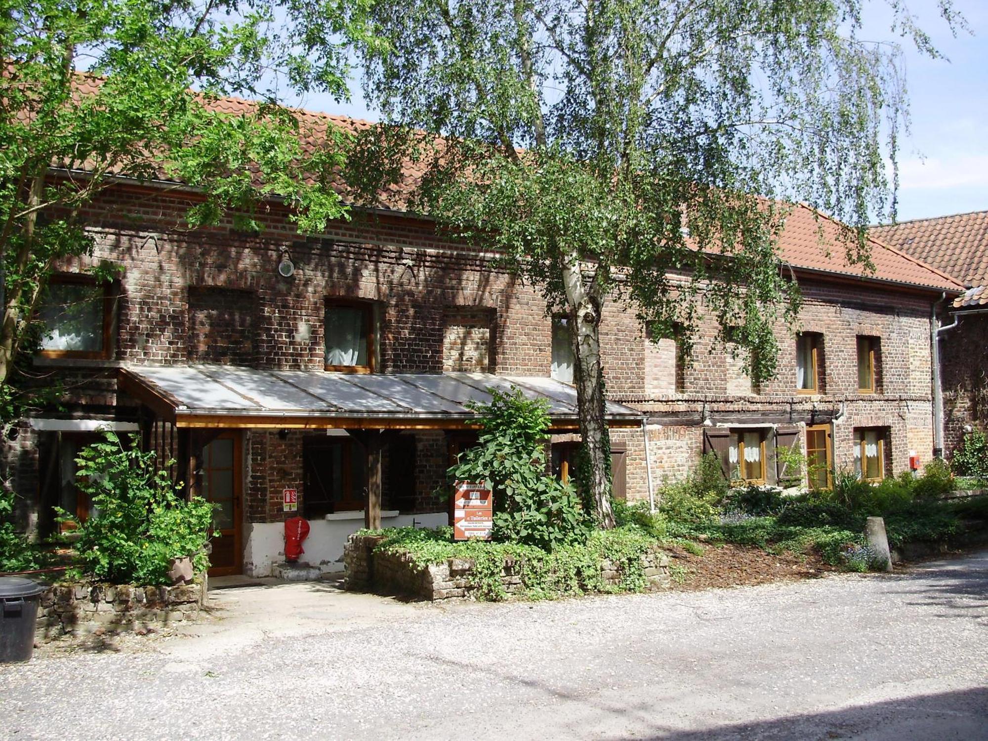 Auberge Du Bord Des Eaux - Demi-Pension Assuree Sur Reservation Saint-Amand-les-Eaux Exterior photo
