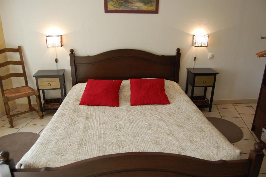 Auberge Du Bord Des Eaux - Demi-Pension Assuree Sur Reservation Saint-Amand-les-Eaux Room photo