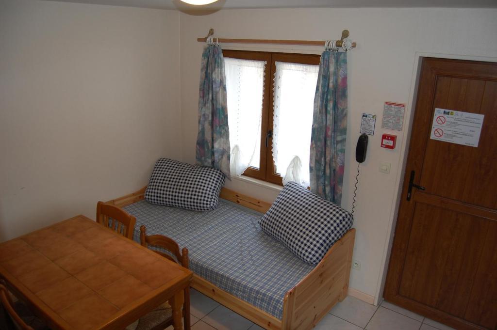 Auberge Du Bord Des Eaux - Demi-Pension Assuree Sur Reservation Saint-Amand-les-Eaux Room photo