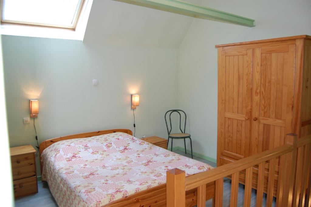 Auberge Du Bord Des Eaux - Demi-Pension Assuree Sur Reservation Saint-Amand-les-Eaux Room photo