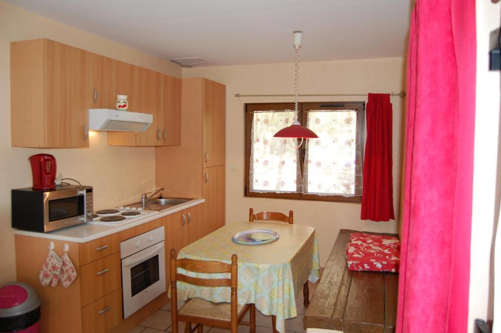 Auberge Du Bord Des Eaux - Demi-Pension Assuree Sur Reservation Saint-Amand-les-Eaux Room photo