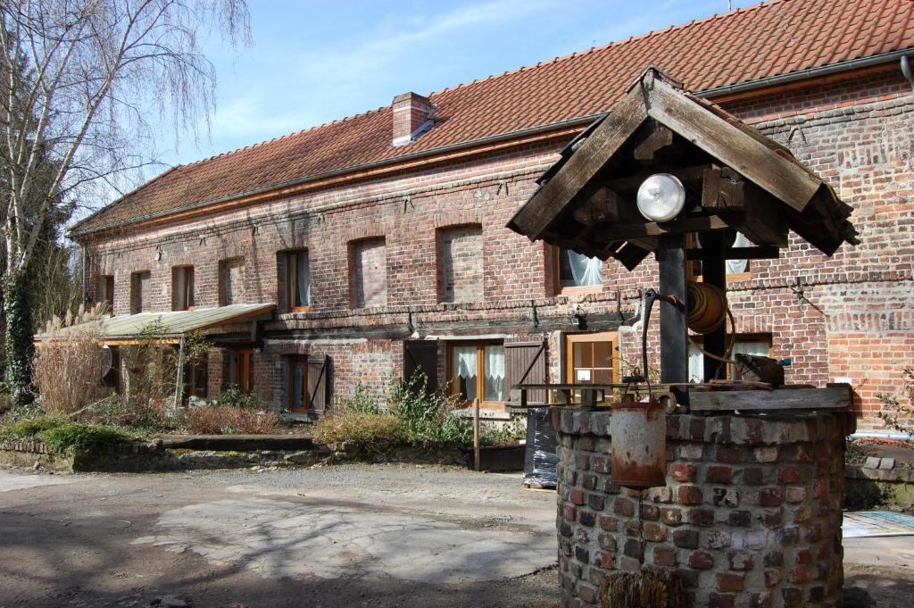 Auberge Du Bord Des Eaux - Demi-Pension Assuree Sur Reservation Saint-Amand-les-Eaux Exterior photo