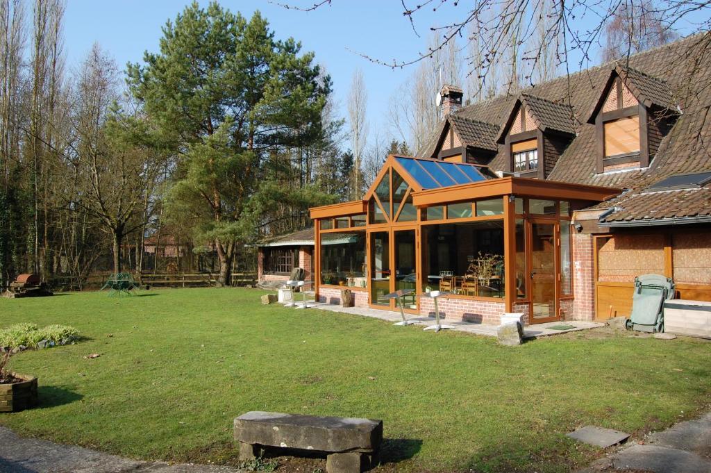 Auberge Du Bord Des Eaux - Demi-Pension Assuree Sur Reservation Saint-Amand-les-Eaux Exterior photo