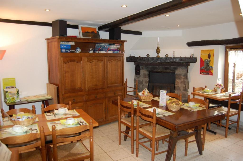 Auberge Du Bord Des Eaux - Demi-Pension Assuree Sur Reservation Saint-Amand-les-Eaux Exterior photo
