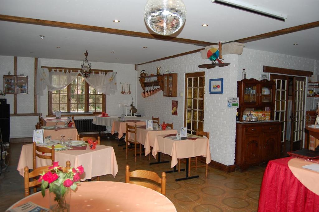Auberge Du Bord Des Eaux - Demi-Pension Assuree Sur Reservation Saint-Amand-les-Eaux Exterior photo