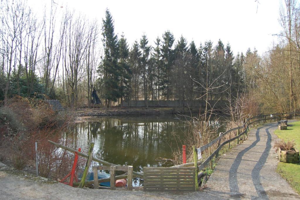 Auberge Du Bord Des Eaux - Demi-Pension Assuree Sur Reservation Saint-Amand-les-Eaux Exterior photo