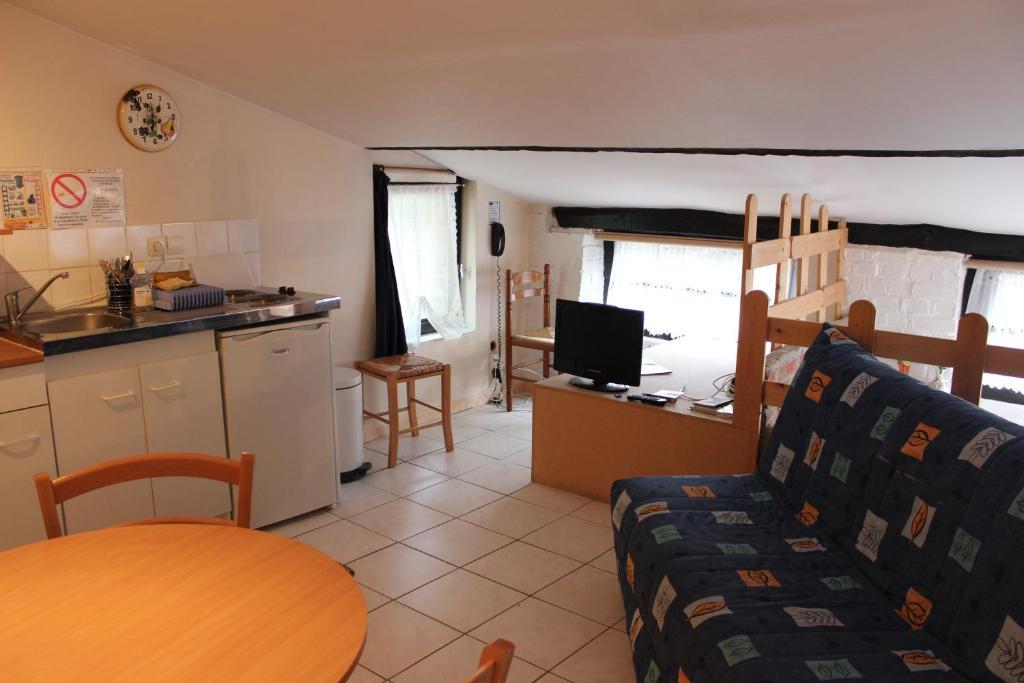 Auberge Du Bord Des Eaux - Demi-Pension Assuree Sur Reservation Saint-Amand-les-Eaux Exterior photo